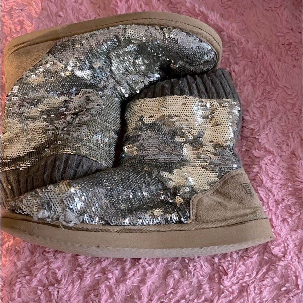 Vs pink rare silver /blue mermaid sequin Mukluk Ugg slipper boot’s /shoes M 7/8